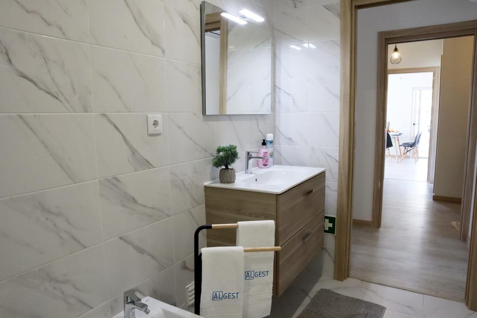 Shower, Spring, Winter, Summer, Bathroom, Autumn, Bath, heating, towels