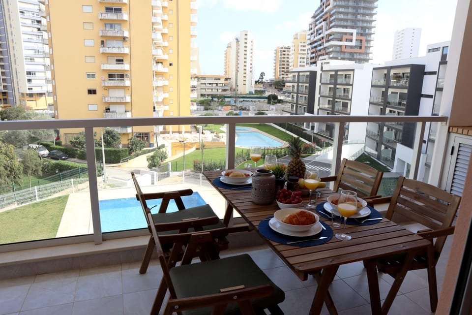 Spring, People, Bird's eye view, Winter, Summer, BBQ facilities, BBQ facilities, Garden, Balcony/Terrace, Pool view, Street view, Area and facilities, Swimming pool, children, older children, group of guests, Family, hair dresser