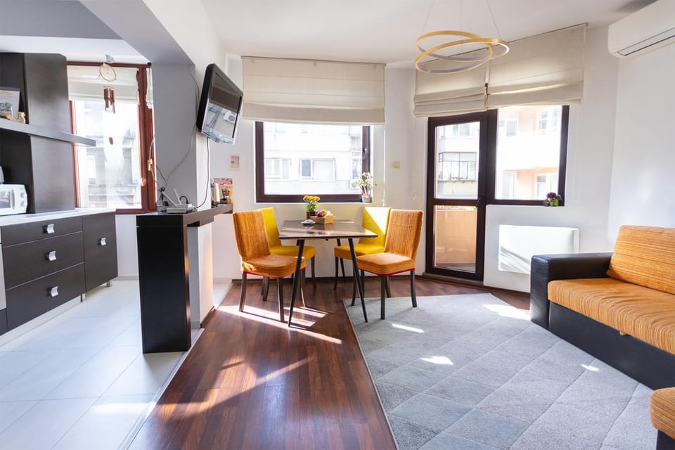 TV and multimedia, Kitchen or kitchenette, Living room, Seating area, Dining area, Evening entertainment, oven