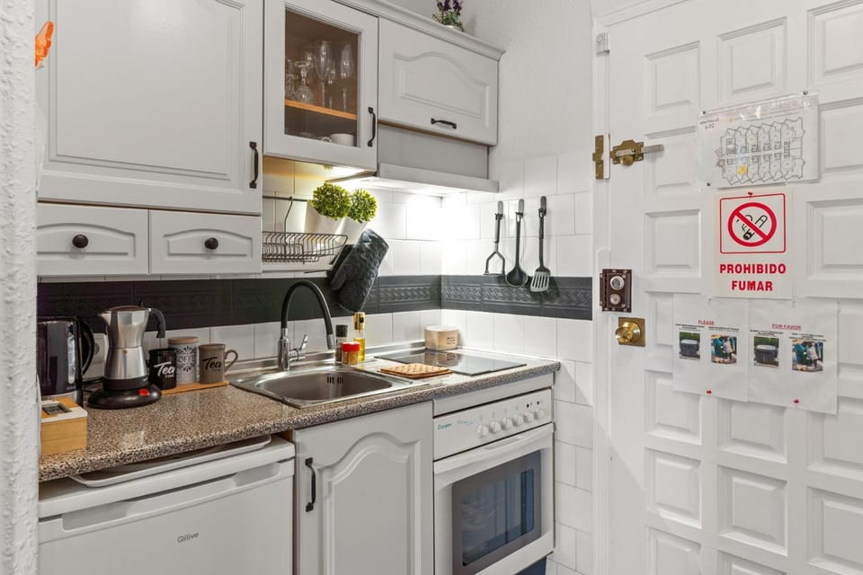 Kitchen or kitchenette, Living room