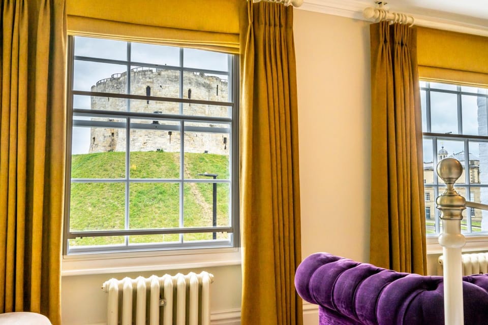 View (from property/room), Bedroom, Landmark view