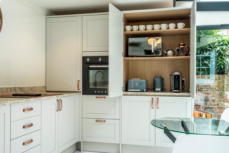 Seating area, kitchen