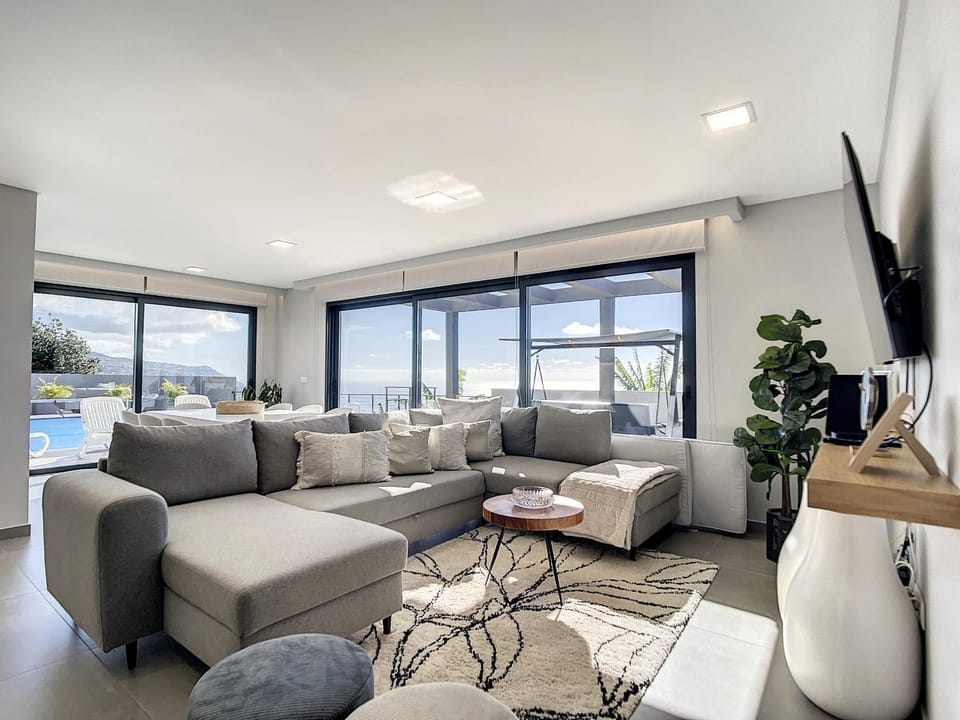 Communal lounge/ TV room, Living room