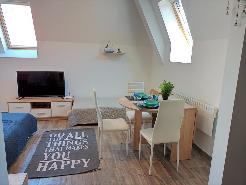 TV and multimedia, Dining area