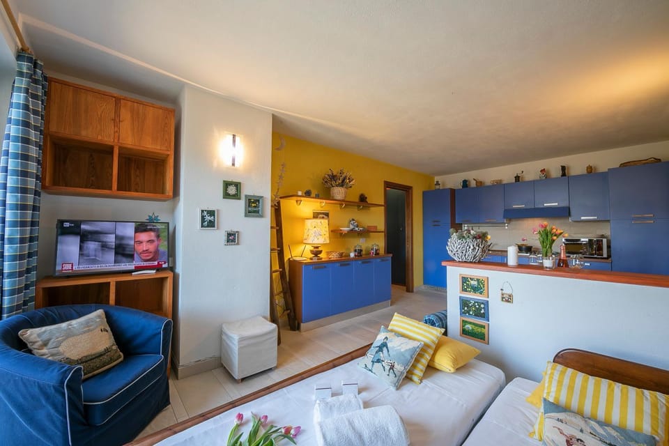 Bed, Living room
