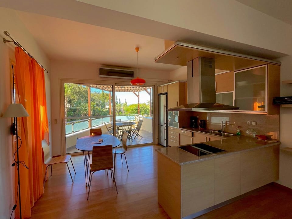 Infinity view - Few steps away from the sea. Apartment in Crete