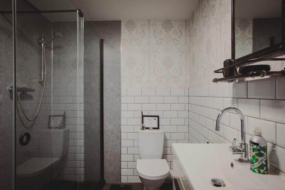 1 Bed Rural Escape between Coast & Mountains at Mud & Wool House in Wales