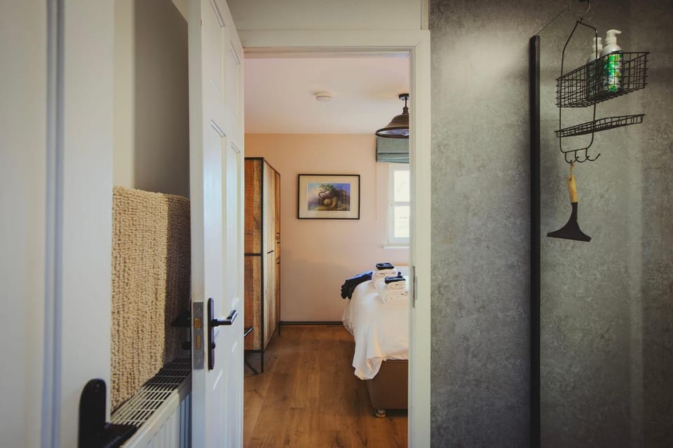 1 Bed Rural Escape between Coast & Mountains at Mud & Wool House in Wales