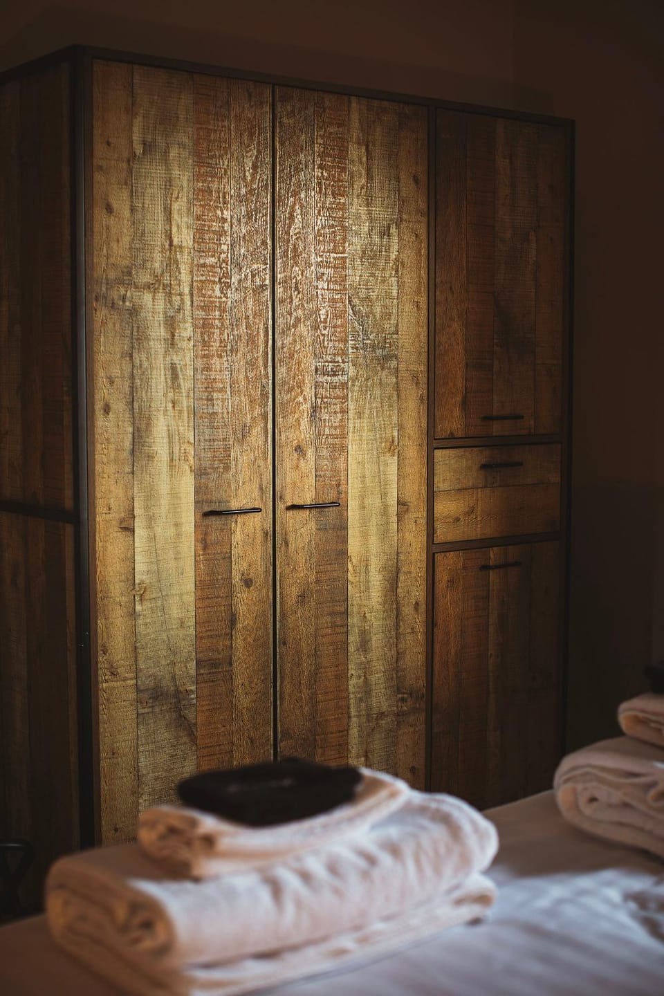 1 Bed Rural Escape between Coast & Mountains at Mud & Wool House in Wales