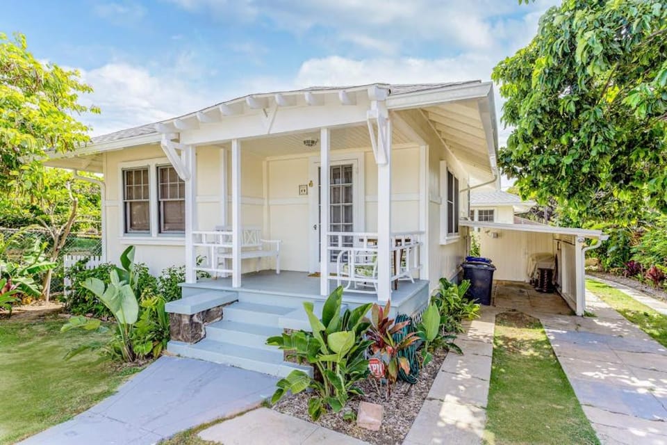 Garden Cottage A & B House in Honolulu