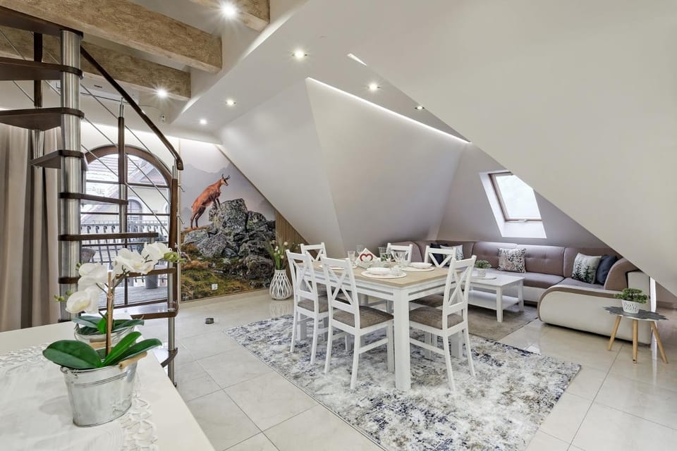 Living room, Seating area, Dining area