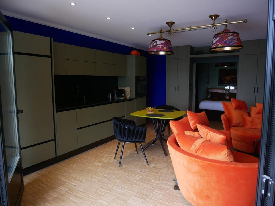 Dining area, kitchen