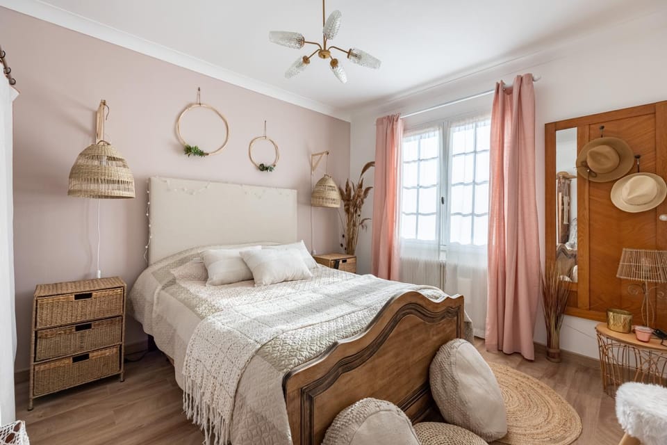 Bed, Bedroom