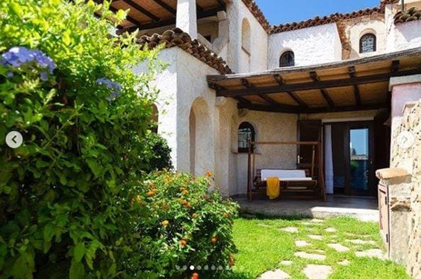 Property building, Facade/entrance, Garden