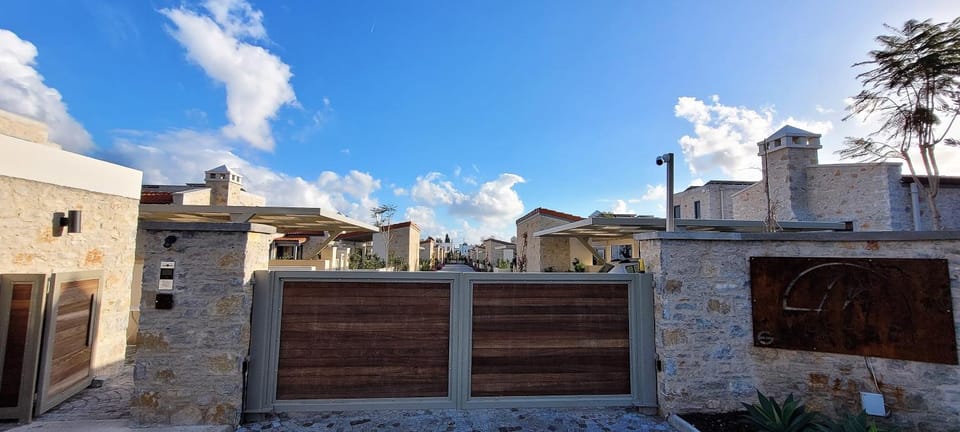 Property building, Day, Landmark view, Quiet street view