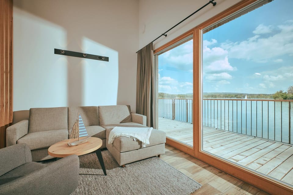 Balcony/Terrace, Living room, Seating area, Lake view
