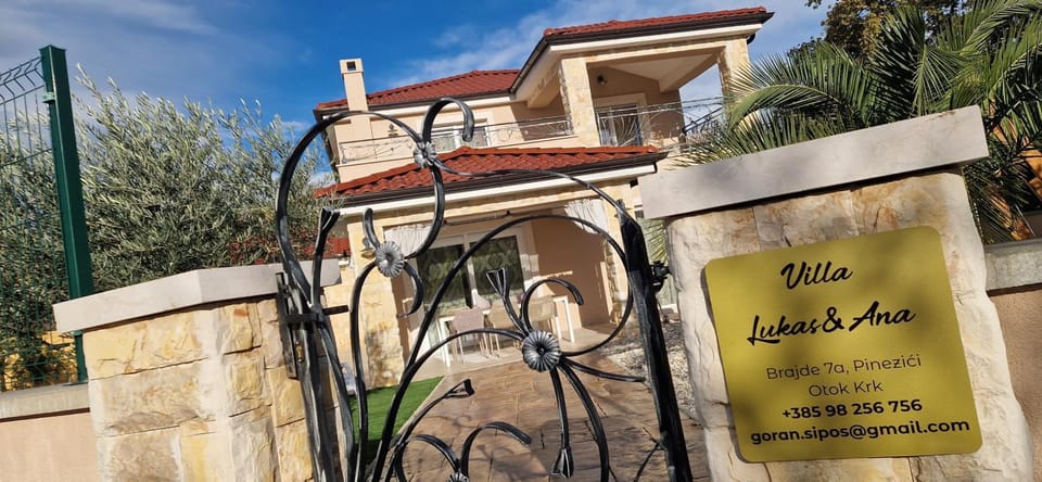 Day, Property logo or sign, Street view