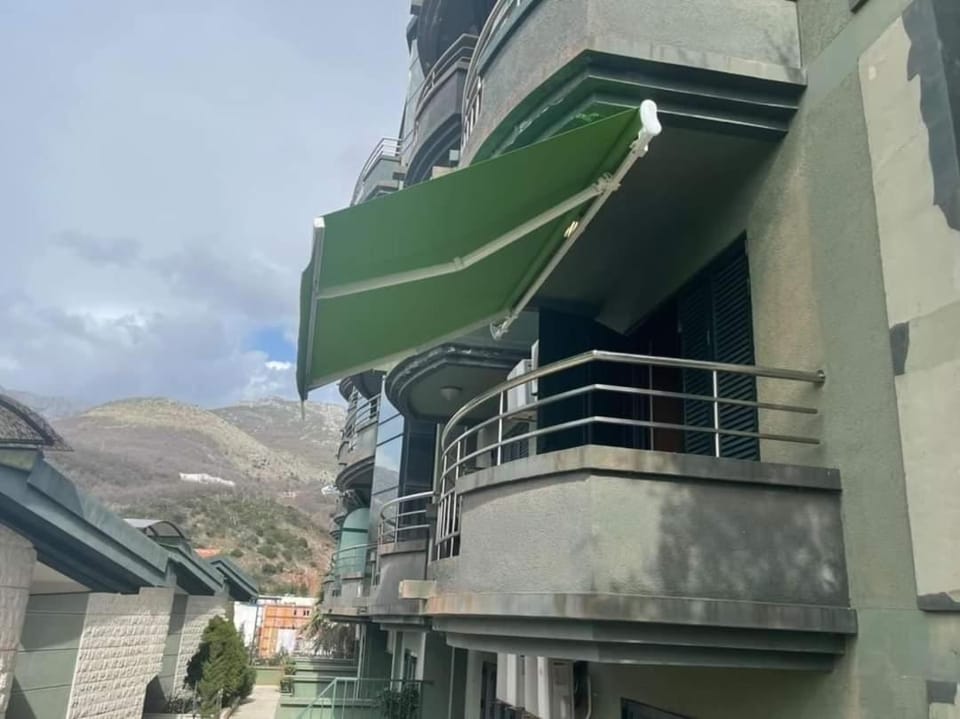 Property building, Balcony/Terrace