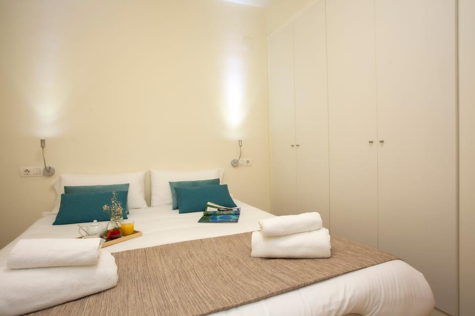 Bed, Photo of the whole room, Bedroom, towels, wardrobe