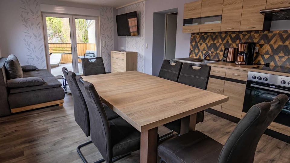 TV and multimedia, Kitchen or kitchenette, Living room, Seating area, Dining area