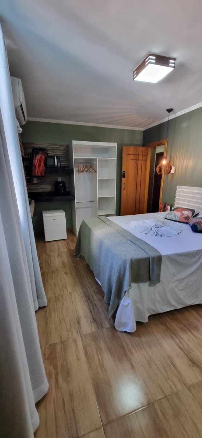 Bed, towels, air conditioner