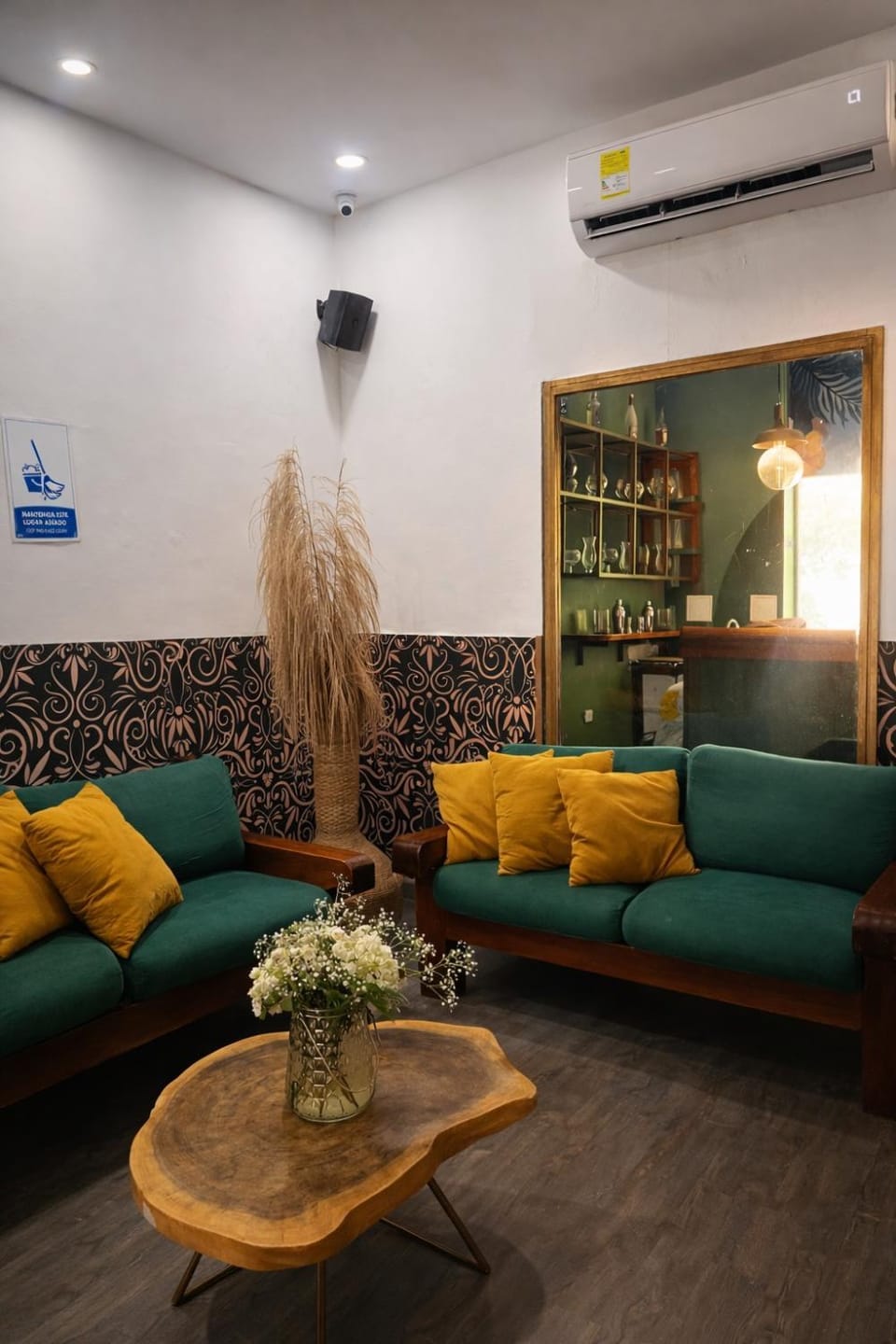 Living room, Seating area