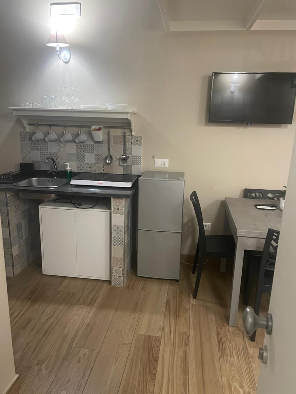 Kitchen or kitchenette