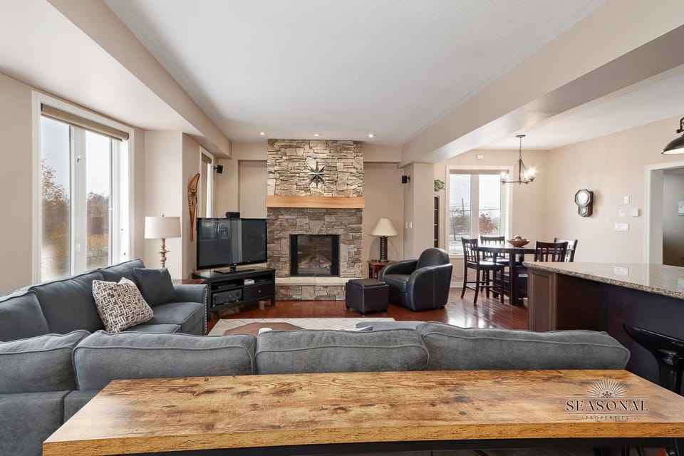 TV and multimedia, Family, Family, fireplace, fireplace, kitchen, kitchen