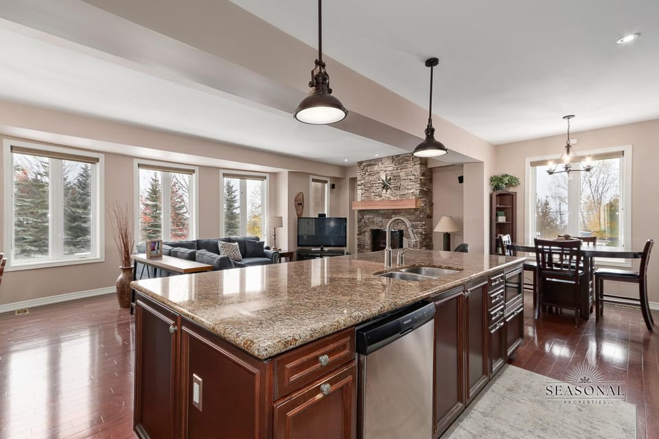 Kitchen or kitchenette, Living room, Seating area, Dining area, dishwasher, stove