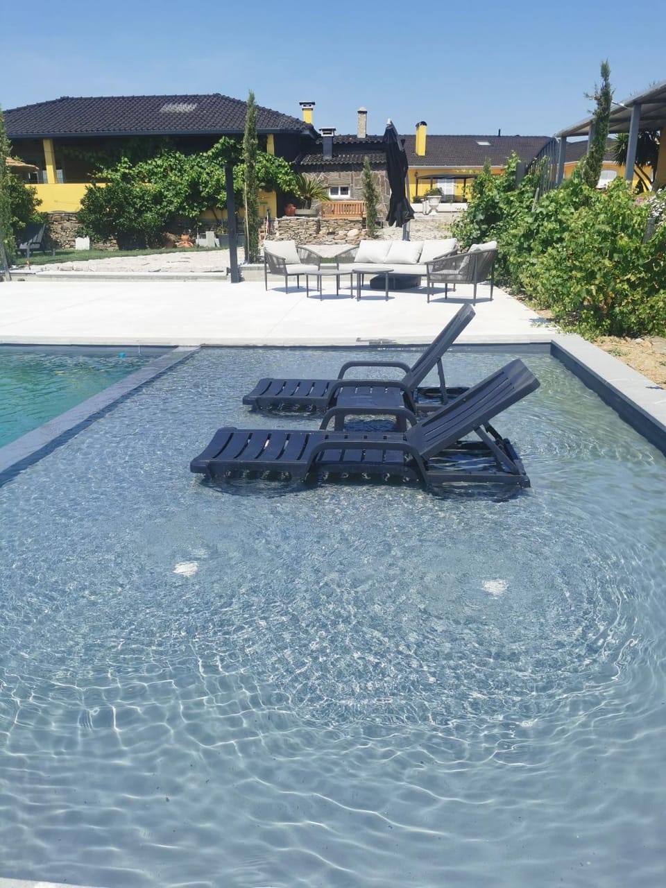 Swimming pool, sunbed
