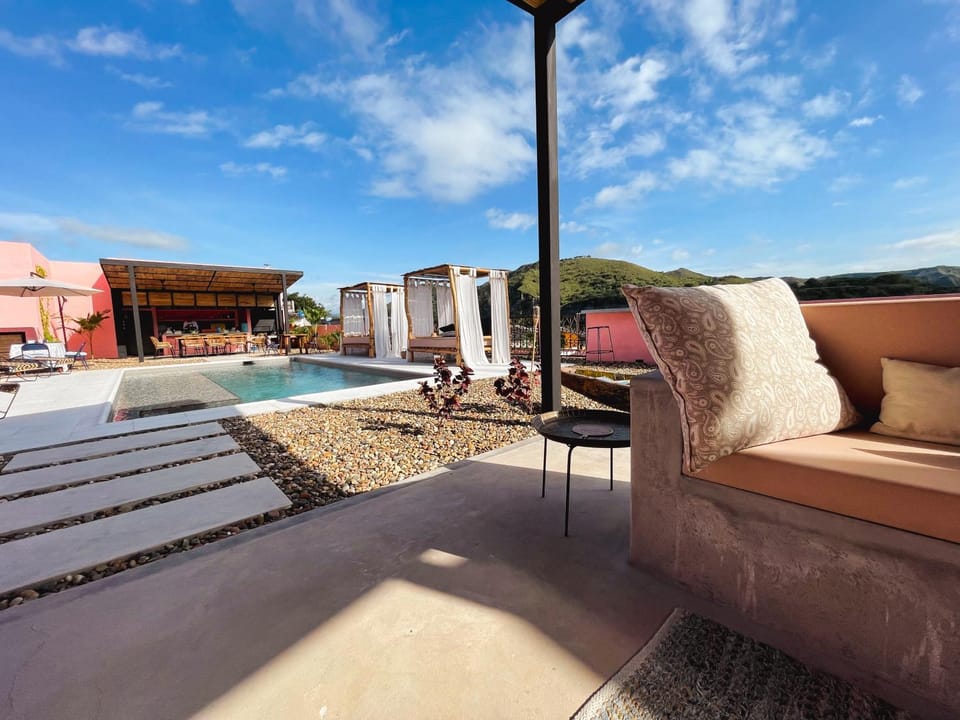 Game Room, Swimming pool
