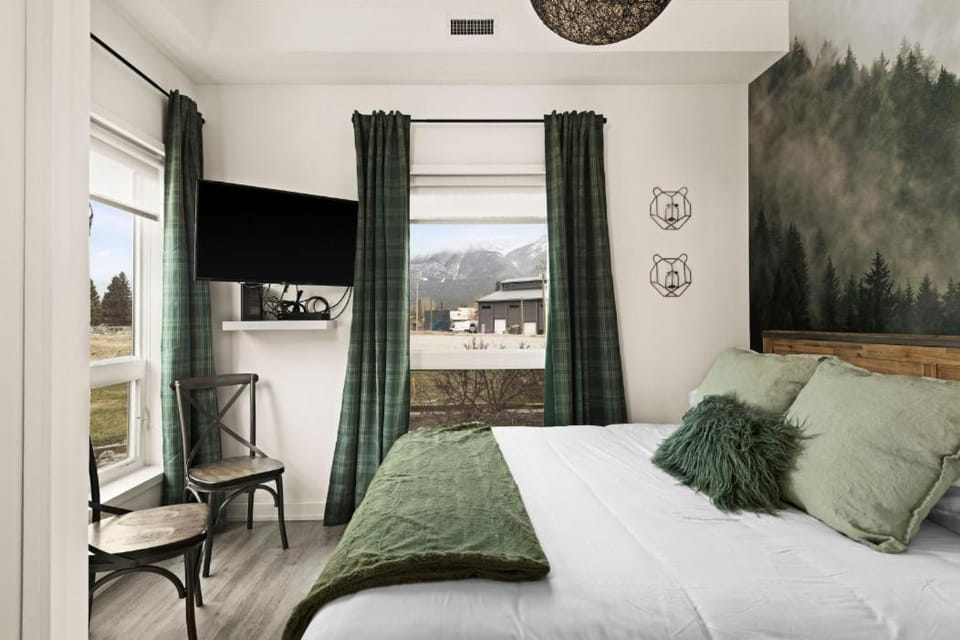Mountain Haven Retreat, Pool & Hot Tub, UG Parking, Fitness Centre, WiFi! Apartment in Canmore