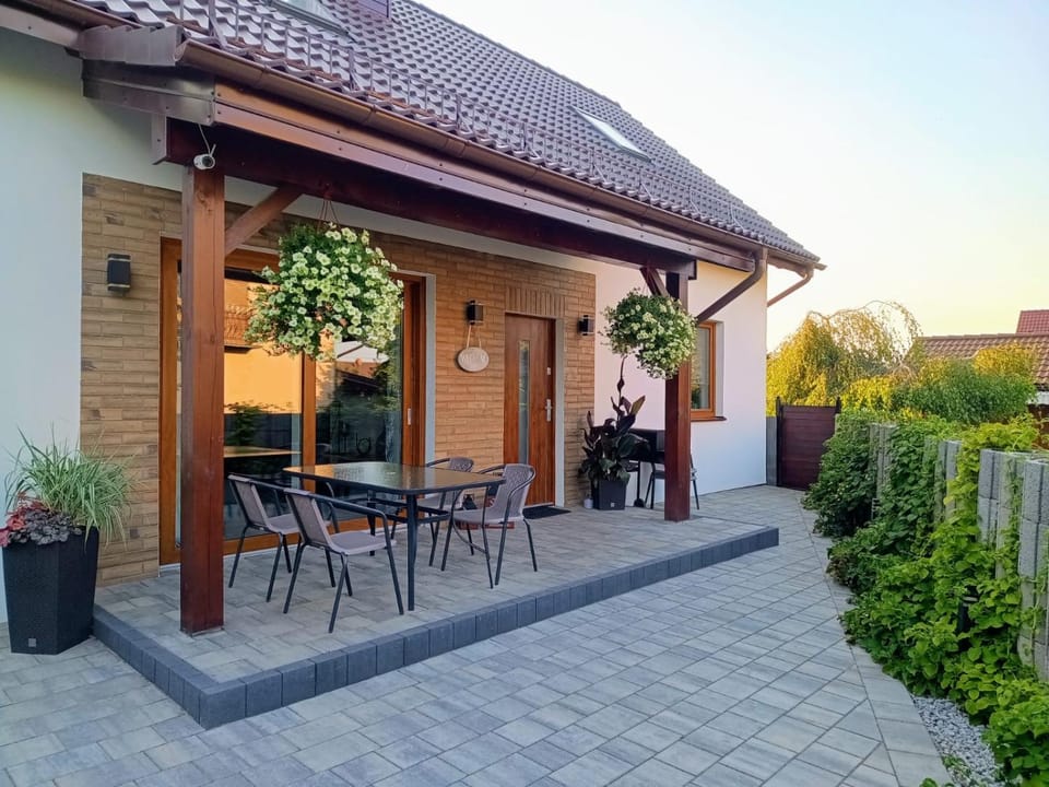 Property building, Day, Balcony/Terrace, Garden view