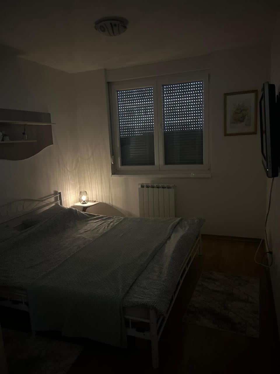 Bed, TV and multimedia, Bedroom