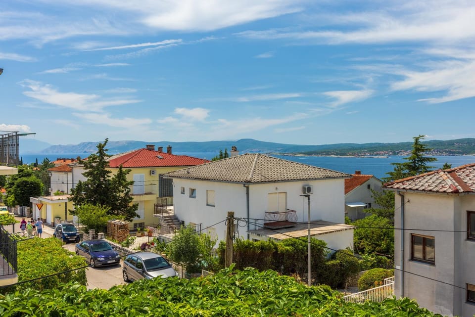 Day, Neighbourhood, Natural landscape, City view, Mountain view, Sea view, Street view