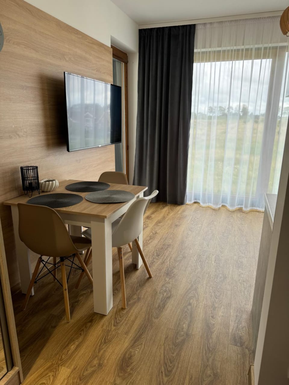 Communal lounge/ TV room, TV and multimedia, Dining area