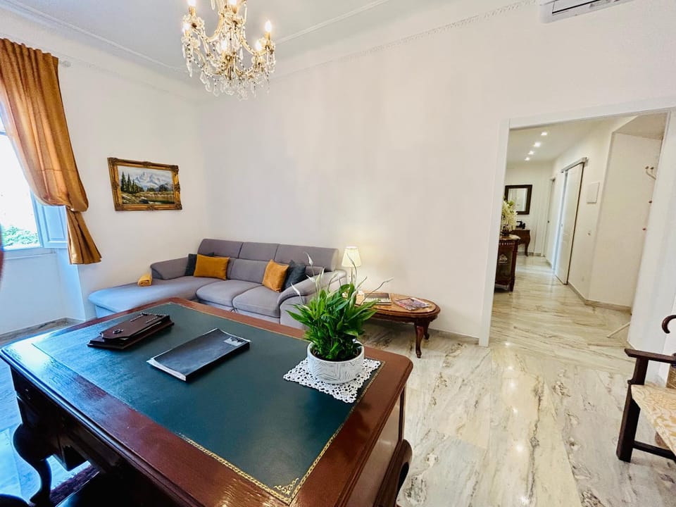 Living room, Photo of the whole room, Seating area, air conditioner