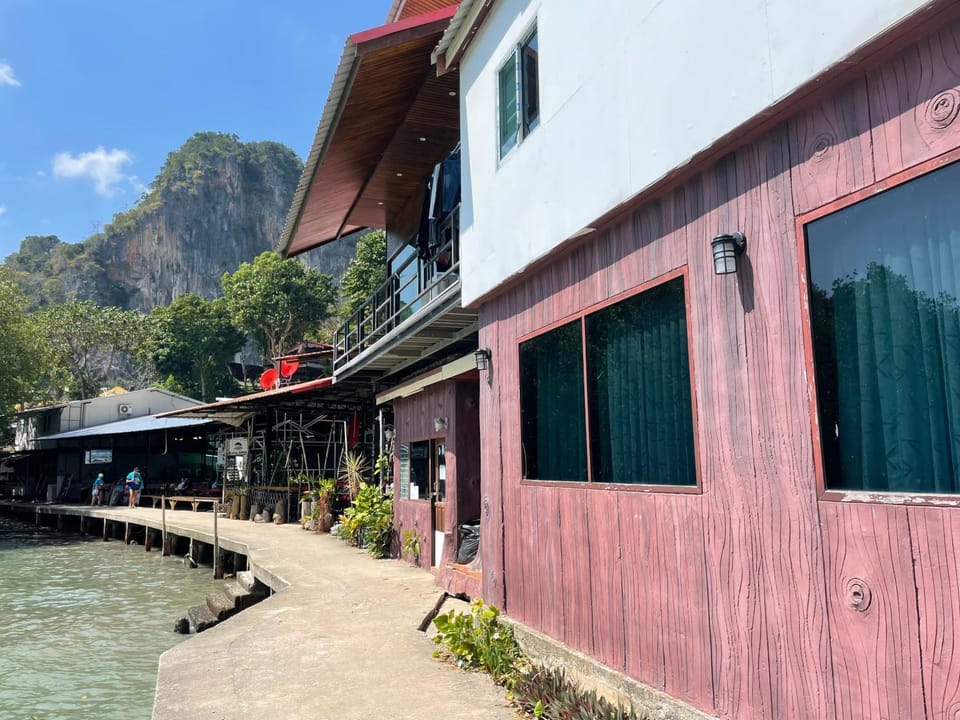 Social Quarters Blanco - Youth Hostel 18 to 35 Only Hostel in Krabi Changwat