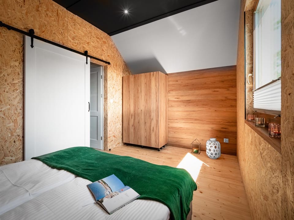 Bedroom, wardrobe
