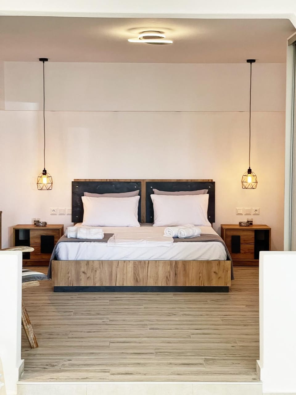 Bed, Photo of the whole room, Bedroom