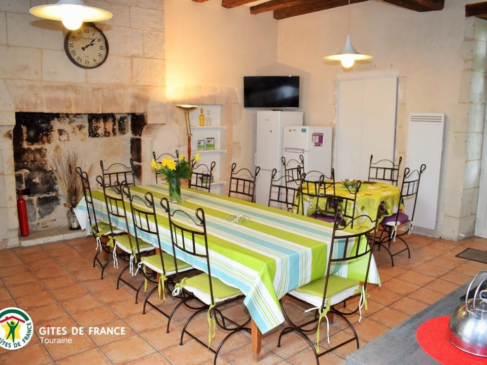 Gîte de Charme pour 15 Pers avec Jardin Privatif, à 12 km de La Roche-Posay - FR-1-381-514 House in Centre-Val de Loire