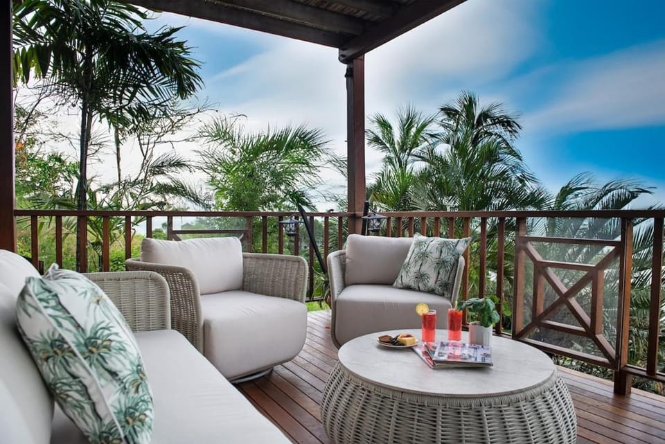 Coral Sea Views House in Airlie Beach