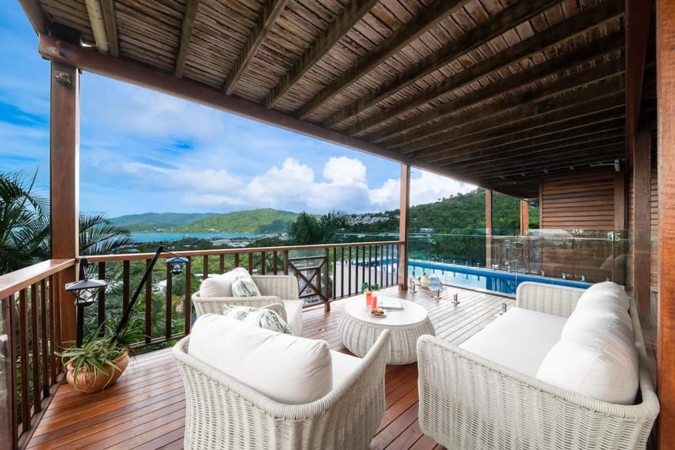 Coral Sea Views House in Airlie Beach