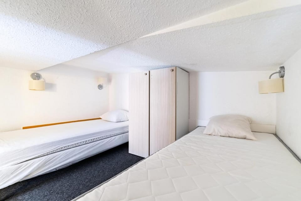 Bed, Bathroom, furniture