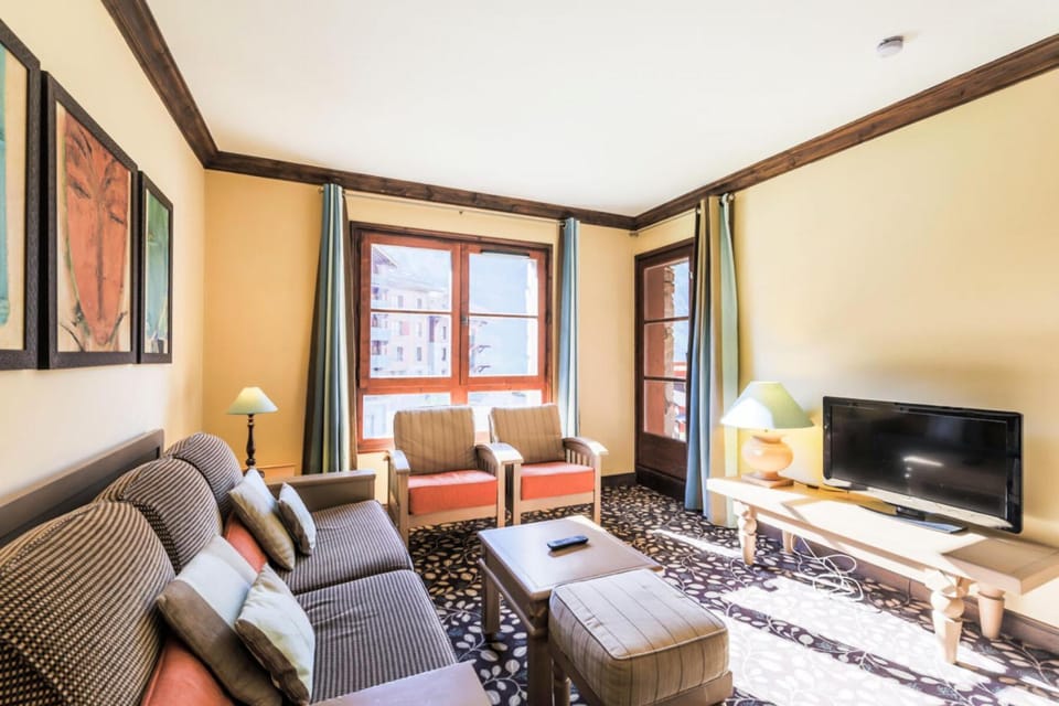 Bed, Living room, fireplace, kitchen