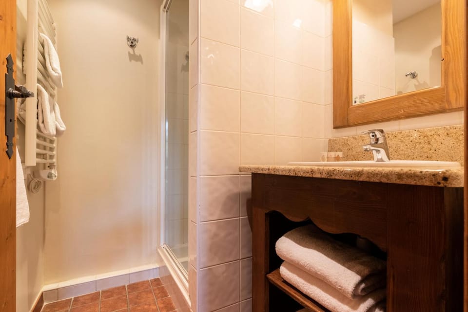 Shower, Bed, Bathroom, furniture