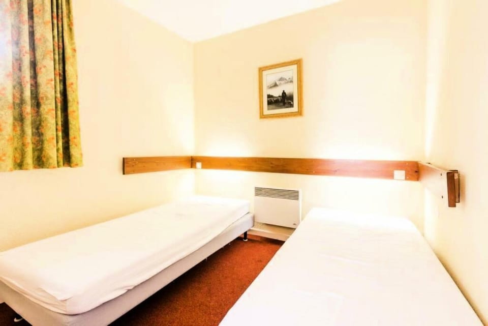 Bed, Bathroom, furniture