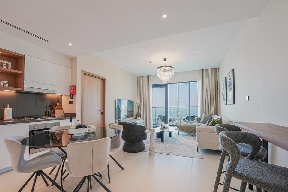 Kitchen or kitchenette, Living room, Seating area, Dining area