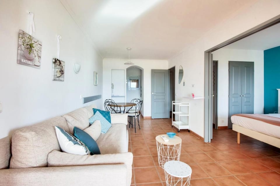 Living room, Bedroom, furniture, kitchen