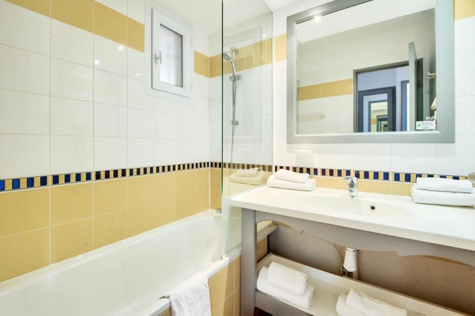 Shower, Bathroom, kitchen